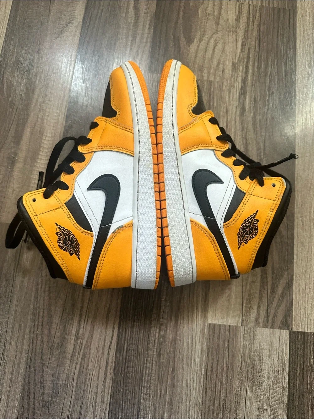 Nike Jordan 1 mid taxi yellow black size 4